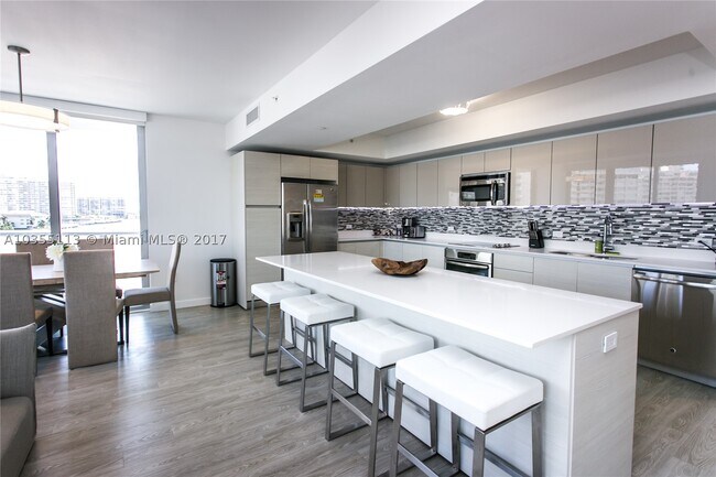 Building Photo - 2600 E Hallandale Beach Blvd