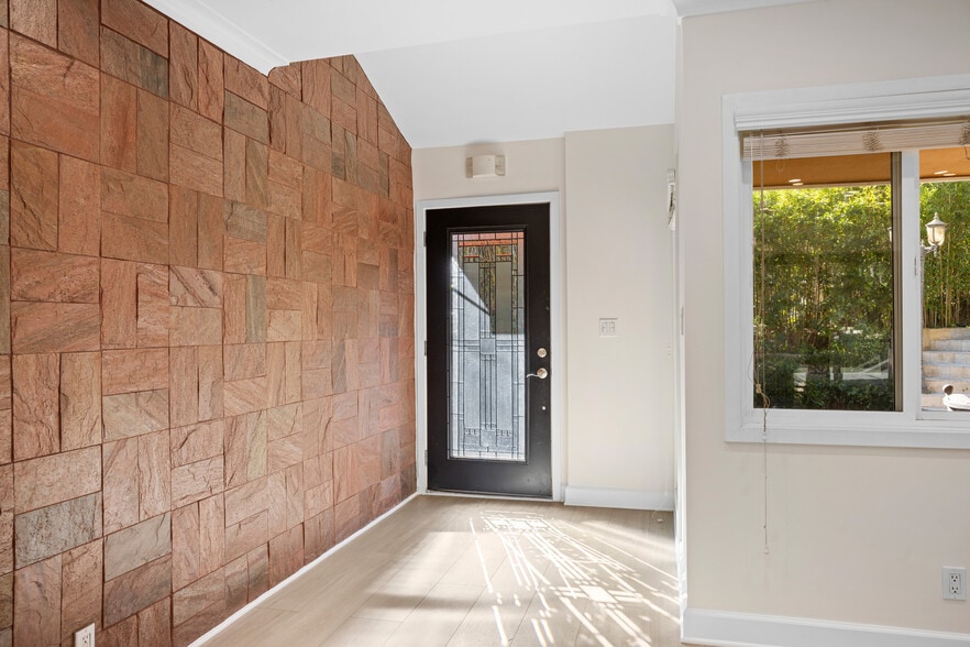 Building Photo - 1544 Golf Club Dr