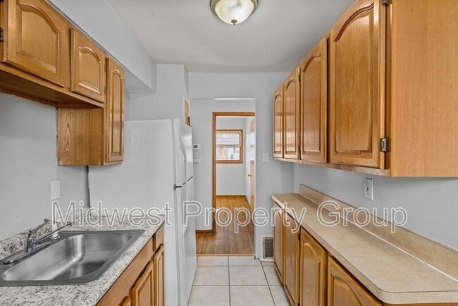 Building Photo - 405 Cameron Rd