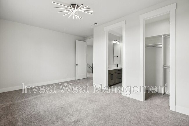 Building Photo - 1757 N Columbia Ridge Way