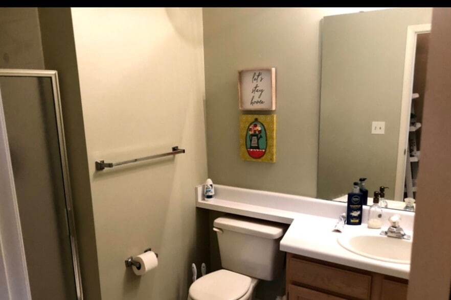 Second bathroom with shower - 12000 Taliesin Pl