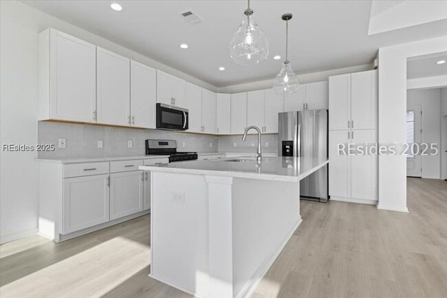 Building Photo - 921 Tropics Ave