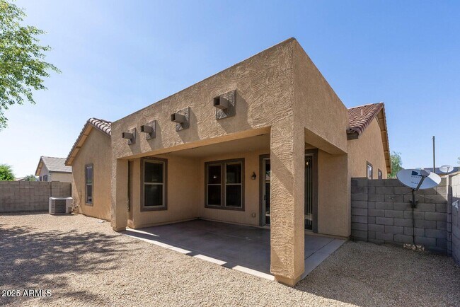 Building Photo - 18391 W Stinson Dr