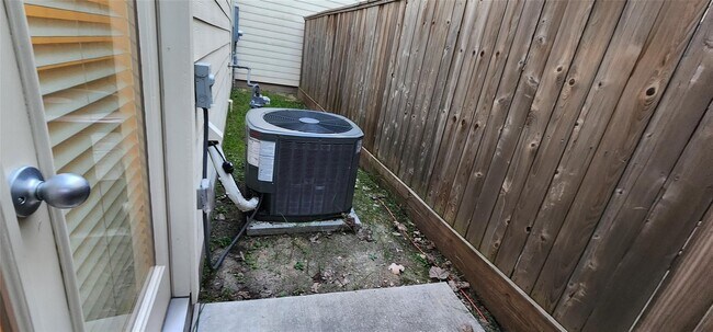 Building Photo - 11608 Main Ash Dr