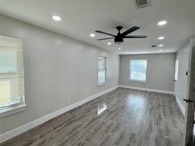 Building Photo - 1103 Stratford Cove
