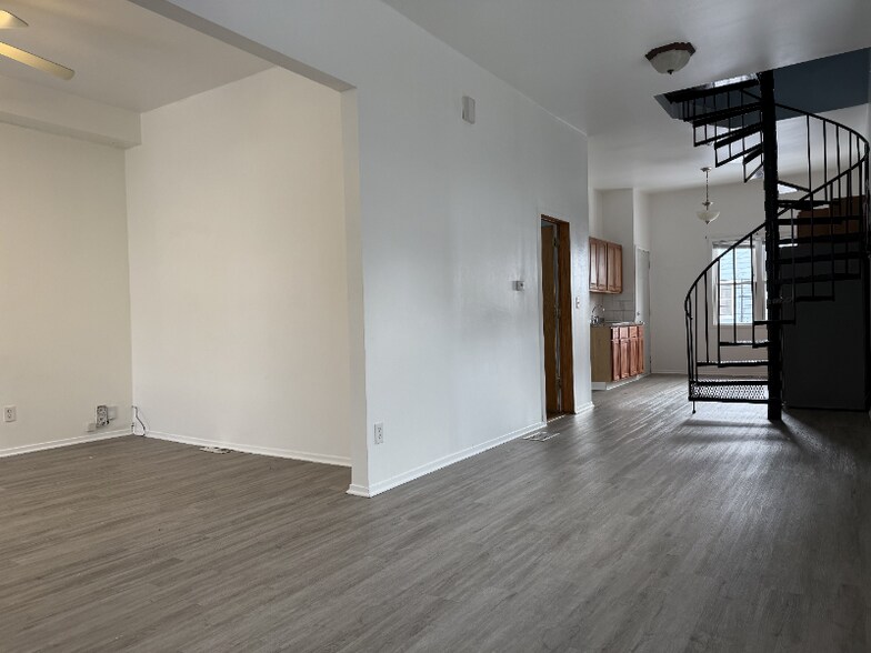 Building Photo - 3525 W Fullerton Ave