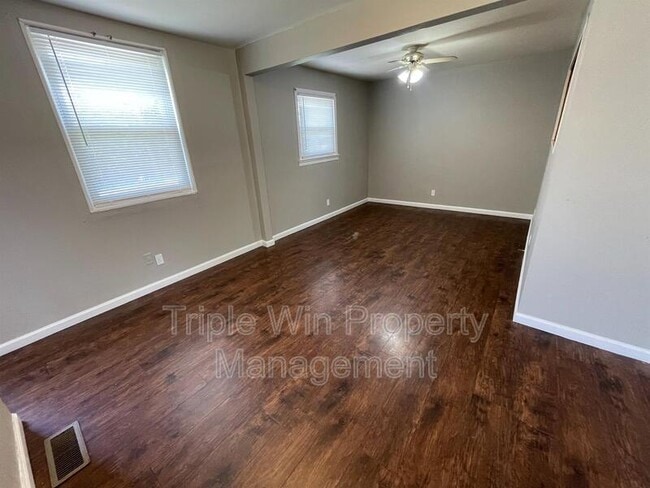 Building Photo - 1105 S Waterford Dr