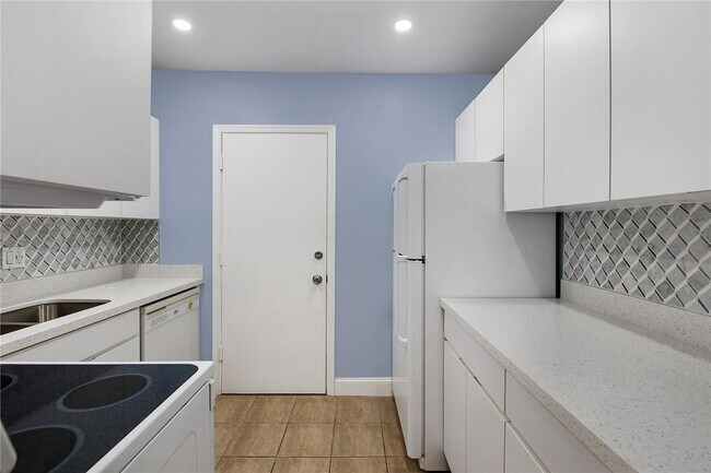 Building Photo - 5900 NE 22nd Way