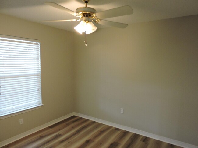 Building Photo - 2800 Wilson Ln