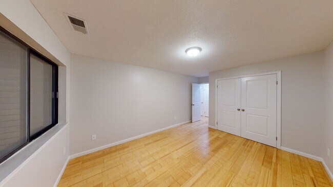 Building Photo - 465 Whalley Ave