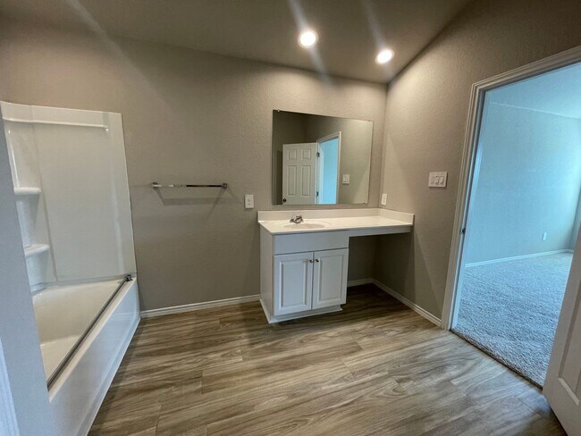 Building Photo - Beautiful 4x2 Rental Home in NBTX!