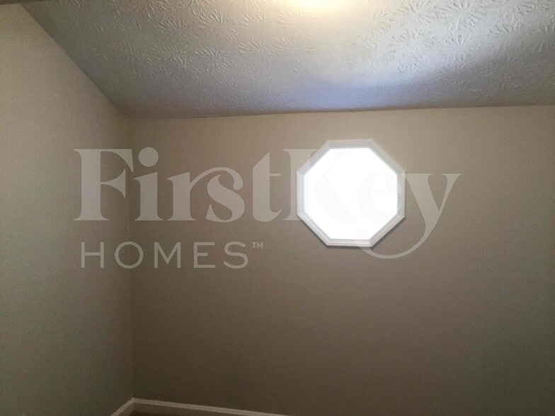 Building Photo - 5369 Biffle Ln