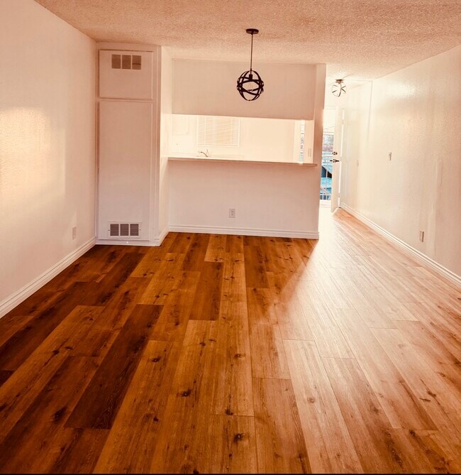 Building Photo - 415 S Verdugo Dr