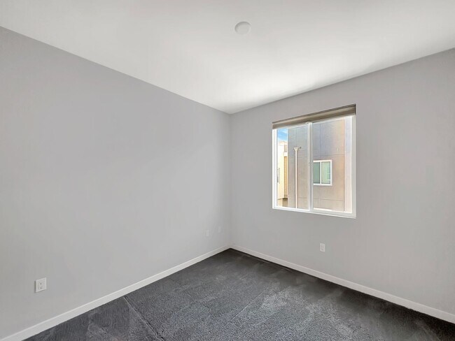 Building Photo - Spacious San Elijo Hills Home with 2-car G...