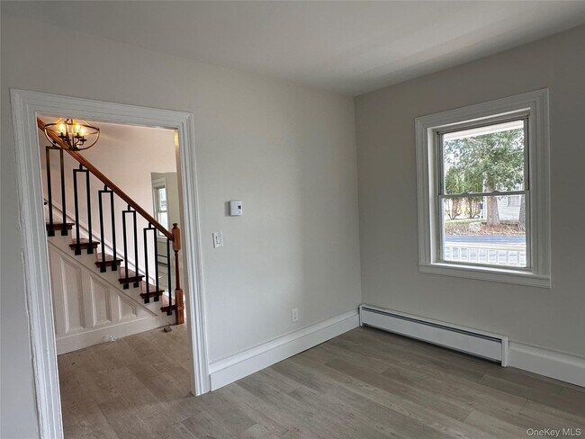 Building Photo - 1445 Burlingham Rd