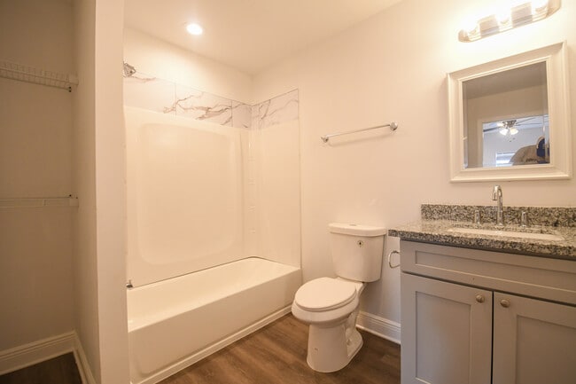 Building Photo - 415 W 29th Ave