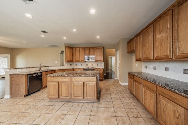 Building Photo - 3504 Oliver Dr