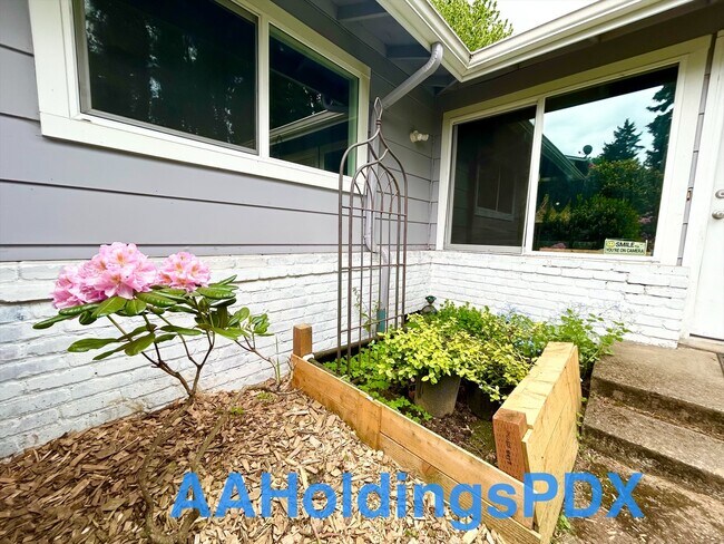 Building Photo - 2312 NE Lombard St