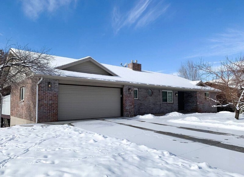 Building Photo - 3837 Foothill Dr