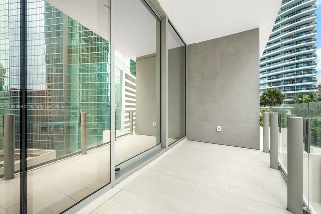 Building Photo - 300 Biscayne Blvd Way