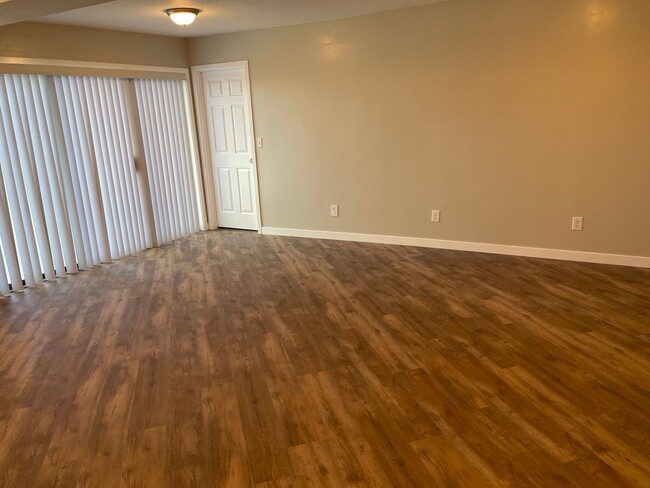 Building Photo - 359 N 400 E