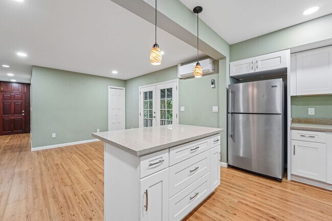 Building Photo - 21567 Starrett Hill Dr