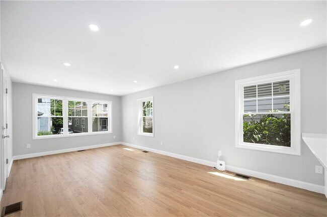Building Photo - 28 Grosvenor Ave