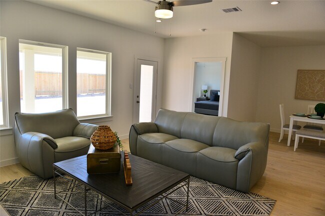 Building Photo - 31719 Carlisle Cv Ct