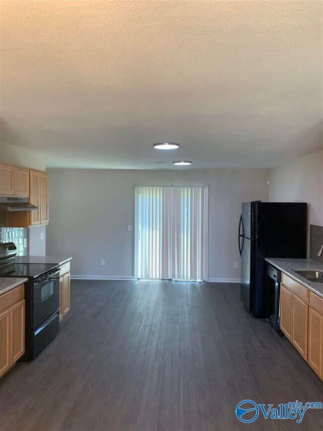 Building Photo - 148 Whitestone Dr NE