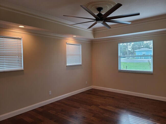 Building Photo - 2557 Pineapple Ave