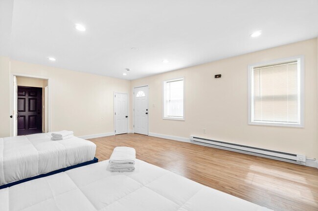Building Photo - 409 66th St