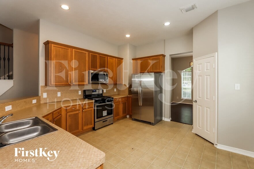 Building Photo - 1023 Casting Springs Way