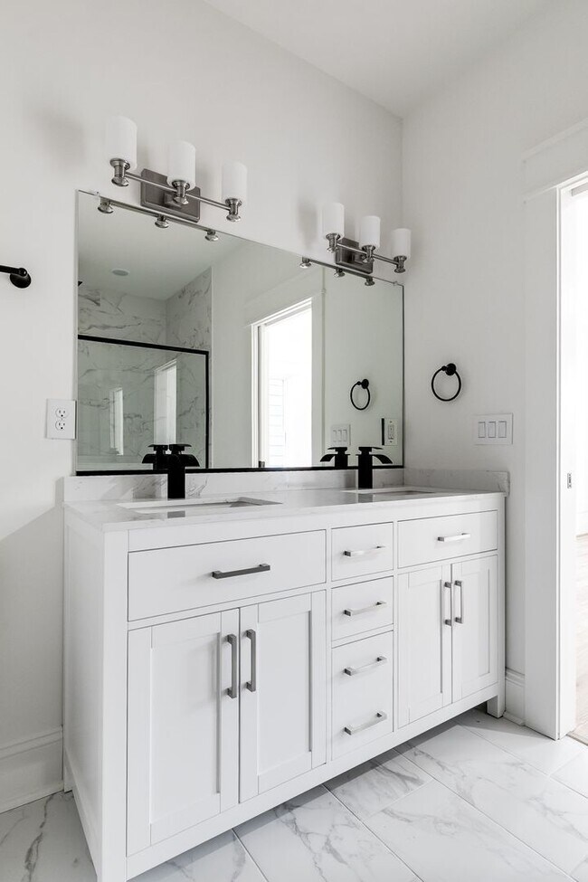 Building Photo - 3003 Midlothian Tpke