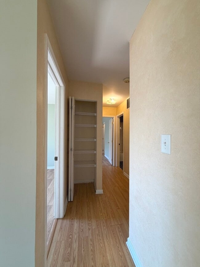 Building Photo - 380 Pierce Ct