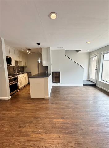 Building Photo - 4320 Cole Ave