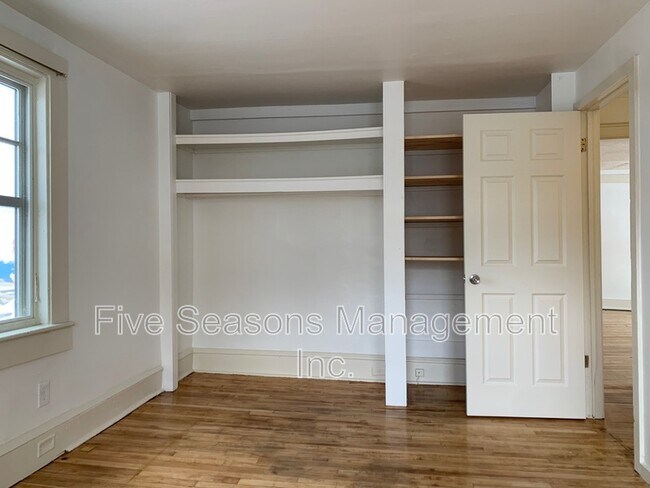 Building Photo - 32 Intervale Ave