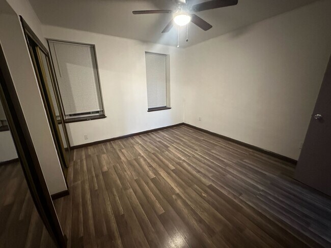 Building Photo - 2439 S Iseminger St