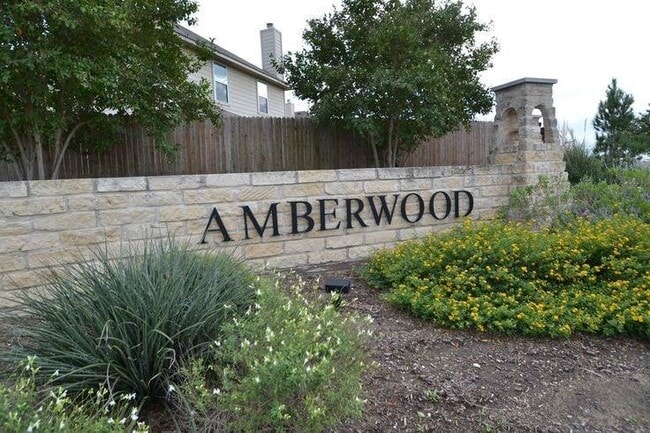Building Photo - 141 Poplarwood Dr