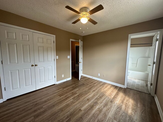 Building Photo - Pet Friendly Home For Rent Near Post!