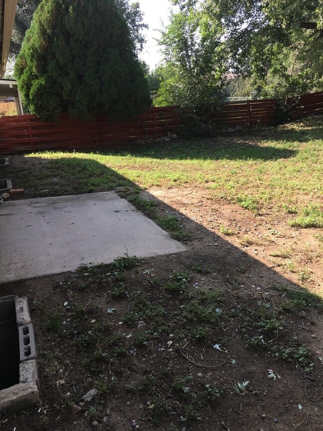 Building Photo - 5 Bedroom Home Near Mitchell High School