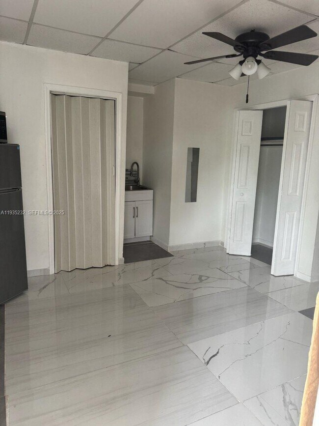 Building Photo - 861 W 32nd St