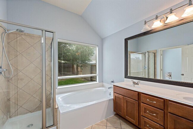 Building Photo - 11617 Glen Knoll Dr