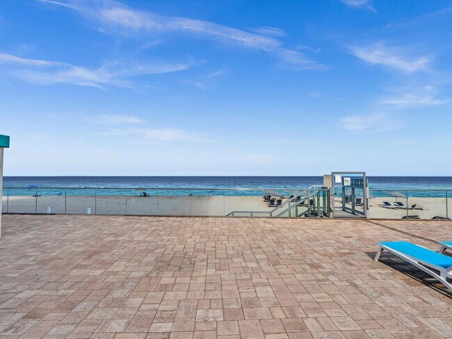 Building Photo - 3725 S Ocean Dr