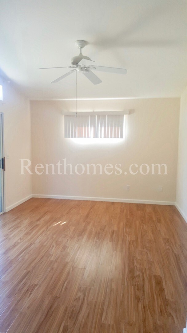 Building Photo - 10019 Knight Dr