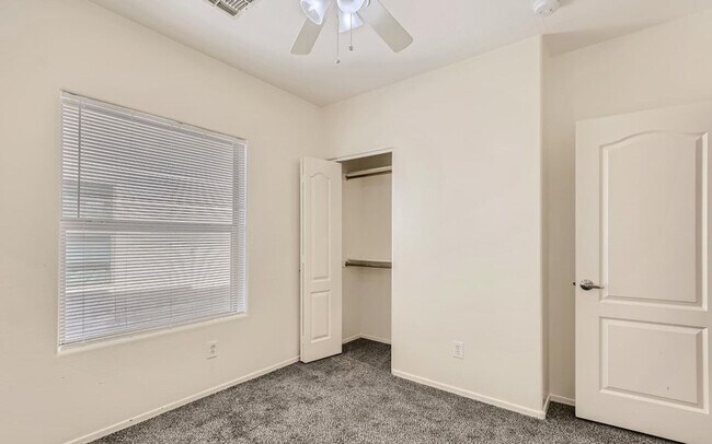 Building Photo - 3 bed 2.5 Bath Townhouse in Cave Creek