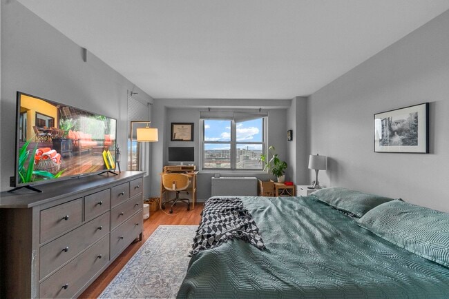 Building Photo - 225 St Pauls Ave