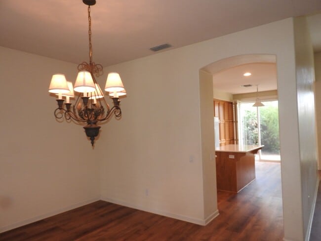 Building Photo - Beautiful Serrano Home - Single Story!