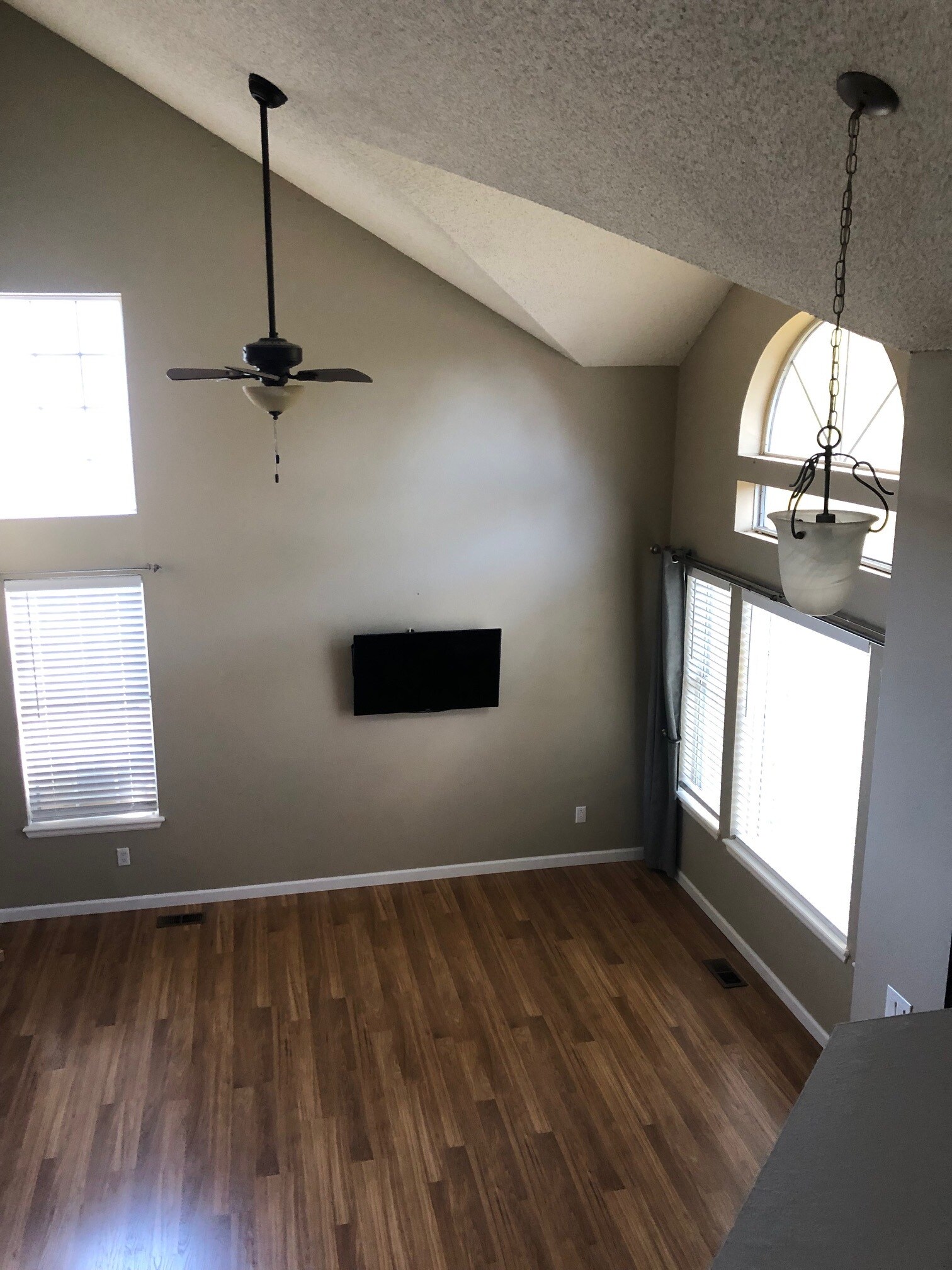 Building Photo - 5870 S Rock Creek Dr