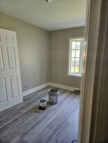 Building Photo - 1020 S Park Blvd
