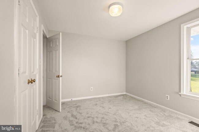 Building Photo - 318 Evergreen Mills Rd